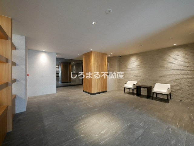 RISING Maison 本町橋のロビー