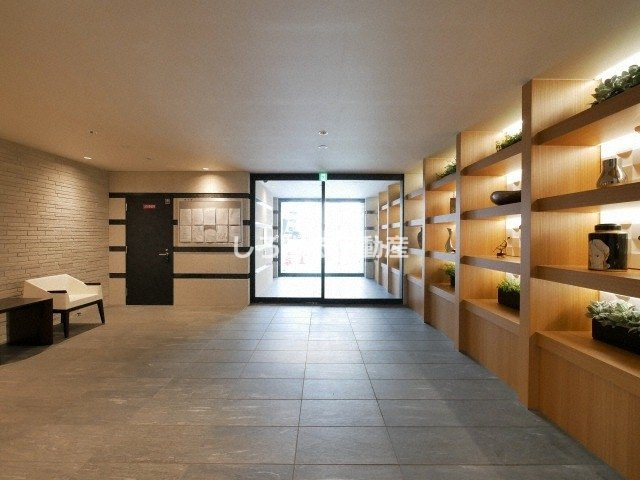RISING Maison 本町橋のロビー