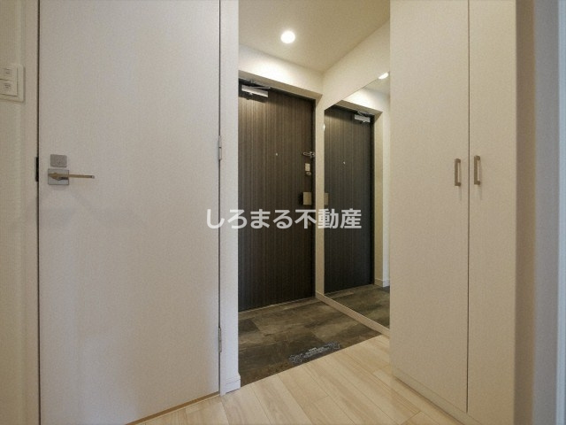 RISING Maison 本町橋の玄関