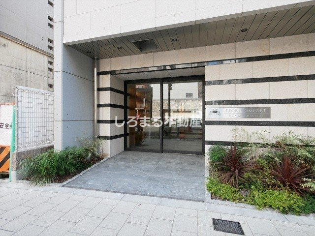 RISING Maison 本町橋のエントランス