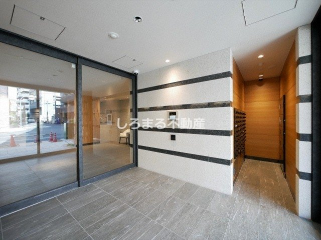 RISING Maison 本町橋のロビー