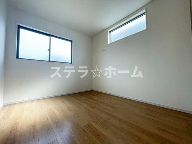 鳥飼下2 新築戸建の洋室|使い勝手のいい洋室です