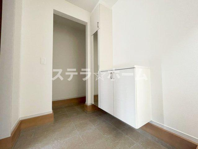 鳥飼下2 新築戸建の玄関|ゆったりとした玄関です