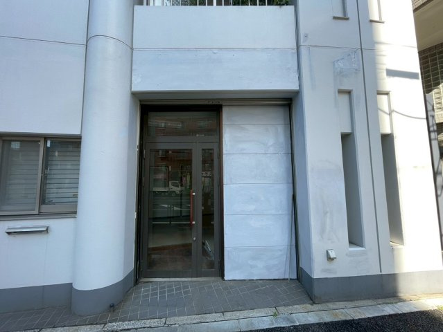 小川店舗のエントランス