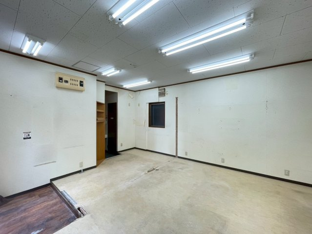 小川店舗の内装