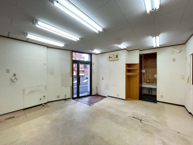 小川店舗の内装