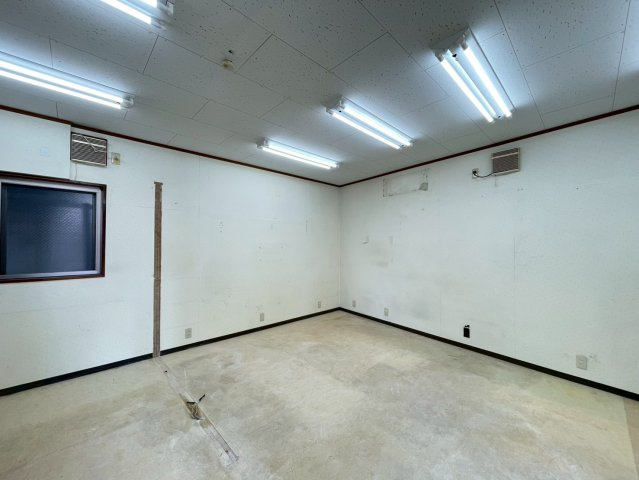 小川店舗の内装
