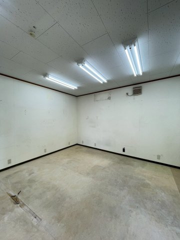 小川店舗の内装
