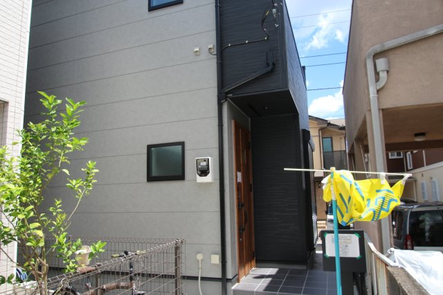 【Livele Garden.S】小平市小川東町４期の外観|太陽光発電が標準搭載で電気料金の節約につながります♪