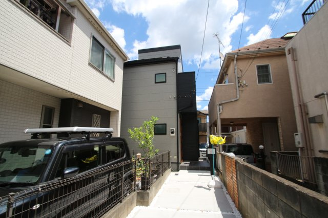 【Livele Garden.S】小平市小川東町４期の外観|リビングイン階段と対面式キッチン。家族の自然なふれあいを重視したプラン♪