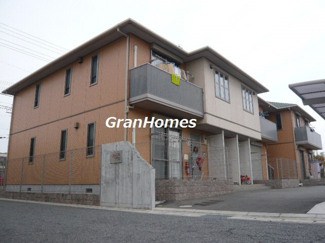 姫路市広畑区小松町３丁目のハイツの外観