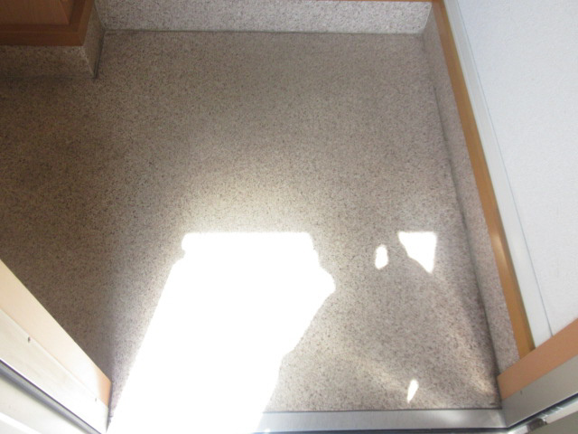 姫路市広畑区小松町３丁目のハイツの玄関