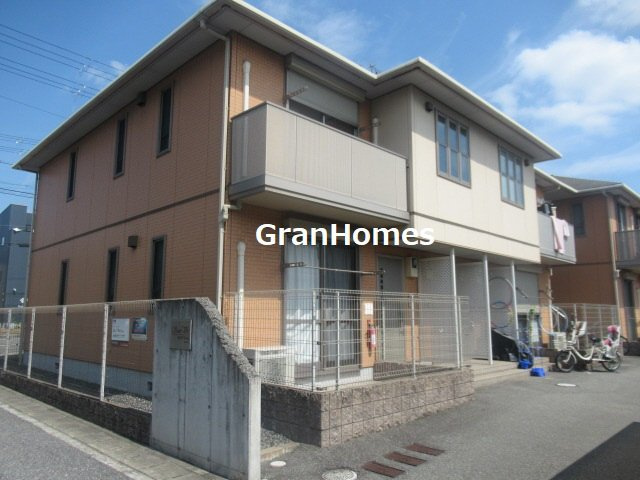 姫路市広畑区小松町３丁目のハイツの外観