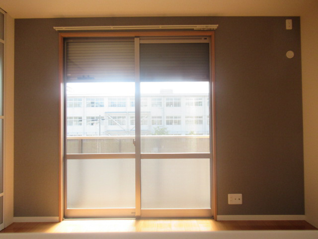 姫路市広畑区小松町３丁目のハイツの居間・リビング