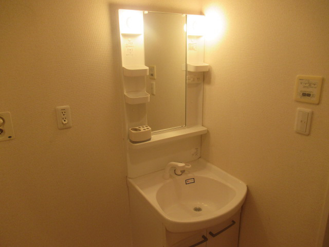 姫路市広畑区小松町３丁目のハイツの洗面所