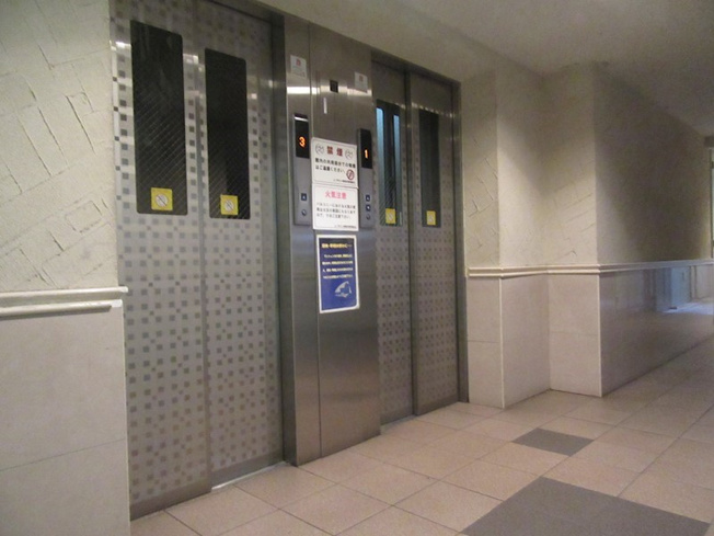 エレベーター２基