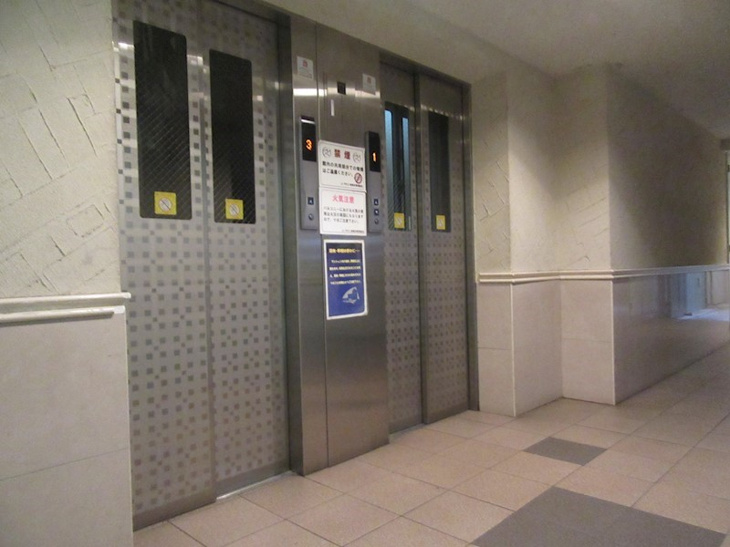 エレベーター２基 