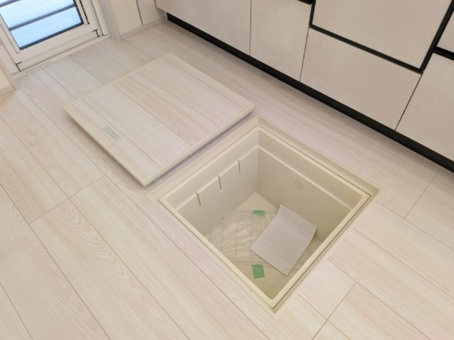 土浦市天川1丁目　3期　新築戸建て2号棟のキッチン|災害時にも安心な備蓄品の保管スペースとして活用可能。
日常使わないモノを隠して収納し、生活空間を広く使えます。