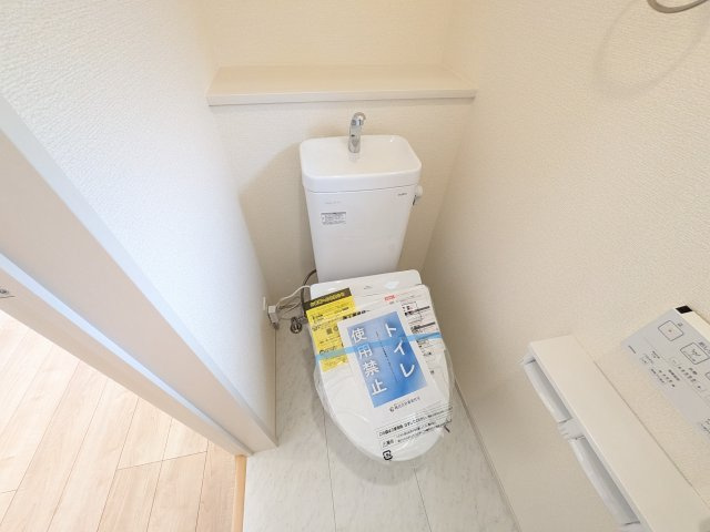 土浦市天川1丁目　3期　新築戸建て2号棟のトイレ|高い節水性能で、水道代を大幅にカット。環境とお財布に優しく、家計をしっかりサポートします。