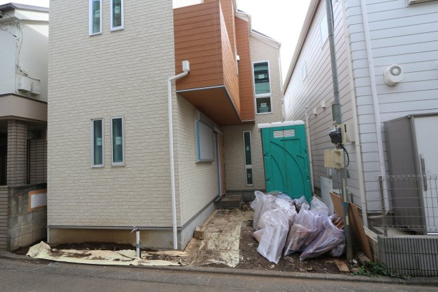 ノーブルたかの台Ⅰの外観|2階にリビングを設置することで道路や外からの視線が届きにくい、プライバシー性の高いリビングでゆっくりと寛ぐことができます。