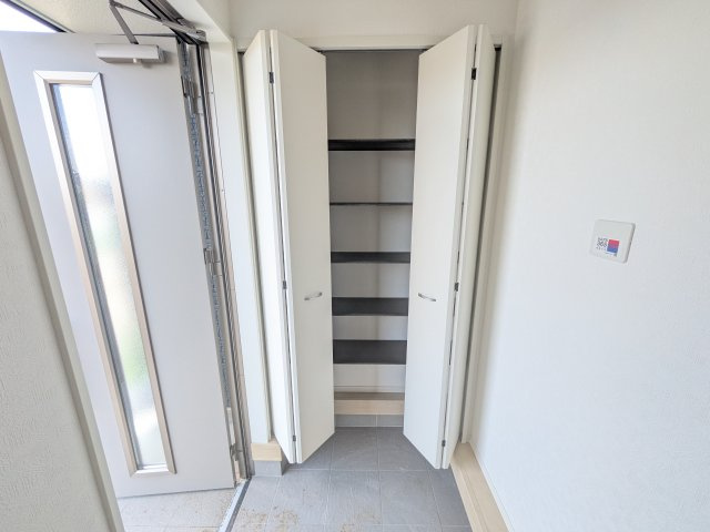 常総市新石下　第10　新築戸建　2号棟の玄関