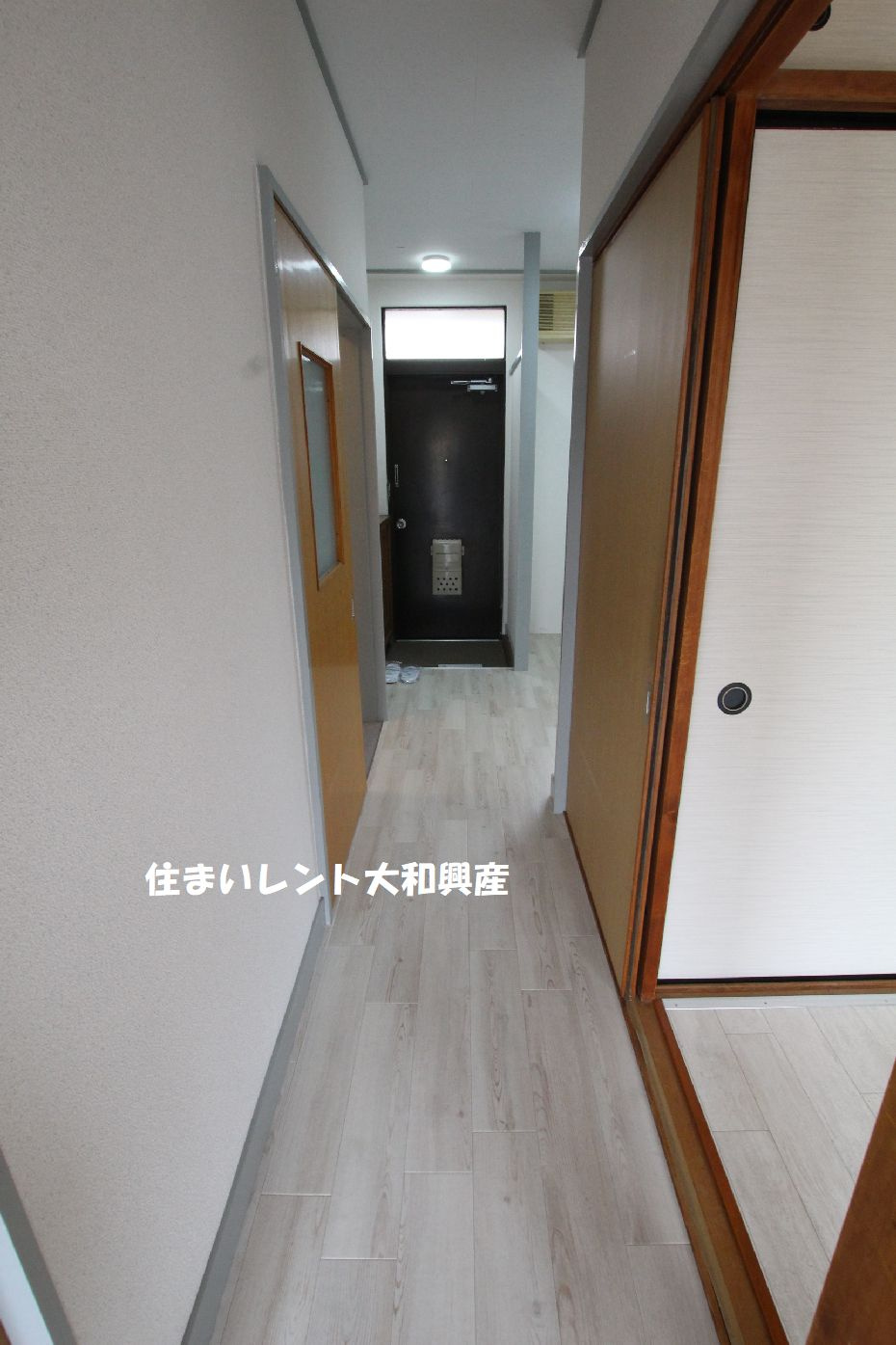 平和コーポの玄関