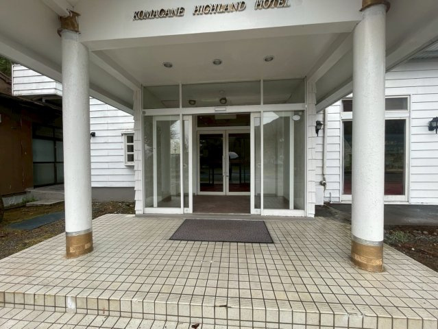 長野県駒ケ根市　売りホテルのエントランス