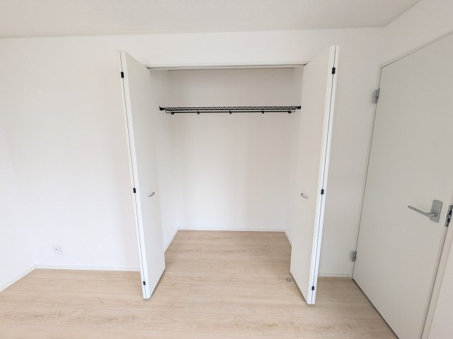 つくば市高見原　第18　新築戸建て　の収納|大容量のクローゼットを完備。衣類から季節家電までスッキリ片付き、空間を有効活用できます。