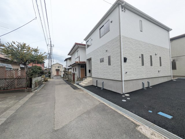 つくば市高見原　第18　新築戸建て　の前面道路含む現地写真|写真だけでは伝わらない快適さを、ぜひ現地で体感しませんか？
即日見学可能です！平日のご案内も可能です♪
お気軽にお問合せまたはお電話ください！
0297-86-8370まで【リアライズ不動産】