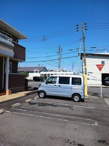 グラシアスの駐車場