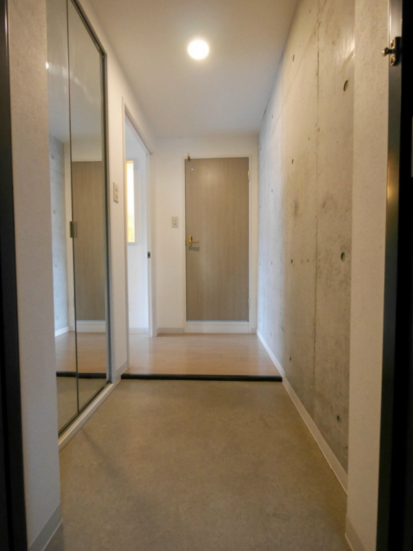ラ・カゼッタの玄関|別部屋写真です。