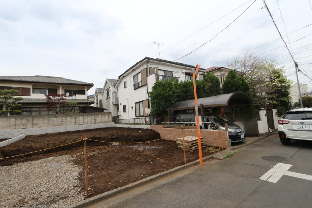 【Blooming Garden】小平鈴木町１丁目の外観|各居室にも収納を完備し、機能的な間取りでお部屋も綺麗に片付きます！ベビーカーやアウトドア用品の収納に便利な土間収納♪