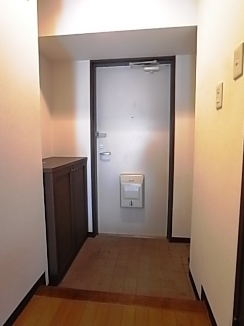 グローリー元町の玄関