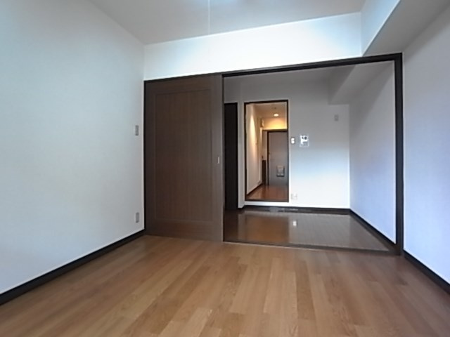 グローリー元町の居間・リビング