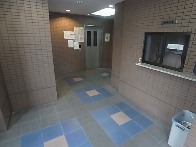 グローリー元町のロビー