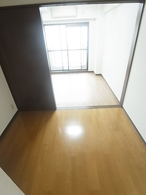 グローリー元町の居間・リビング