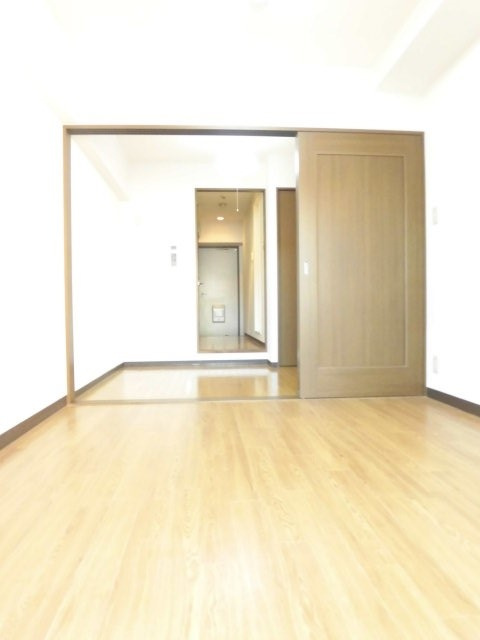 グローリー元町の居間・リビング