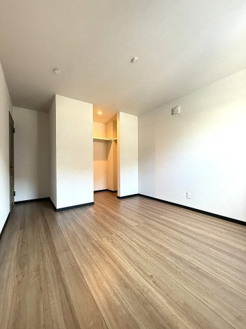 西野4条8丁目の洋室