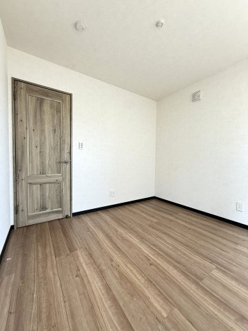 西野4条8丁目の洋室