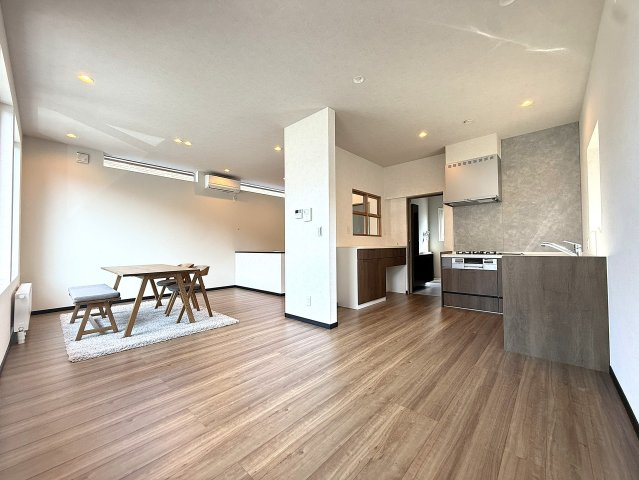 西野4条8丁目の居間・リビング