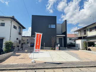 【外観】 | 西区山田新町1【P４台可】【限定1棟】 | ☆山田団地バス停まで徒歩6分☆山田小学校まで徒歩10分☆古田中学校まで徒歩42分☆ジアウトレット徒歩22分☆土地61坪☆駐車スペース4台分
