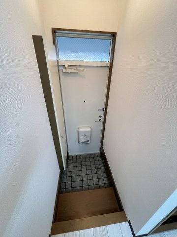 延明ハイツの玄関