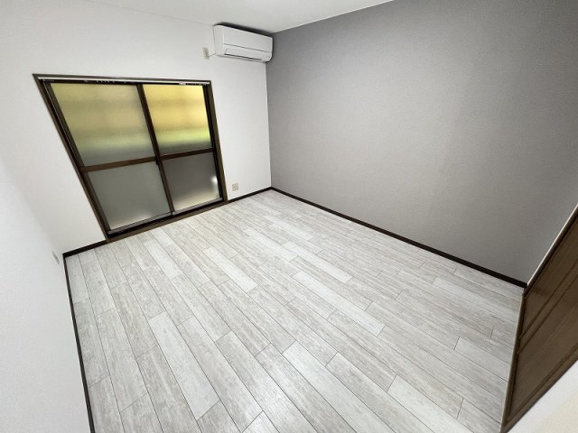 延明ハイツの洋室