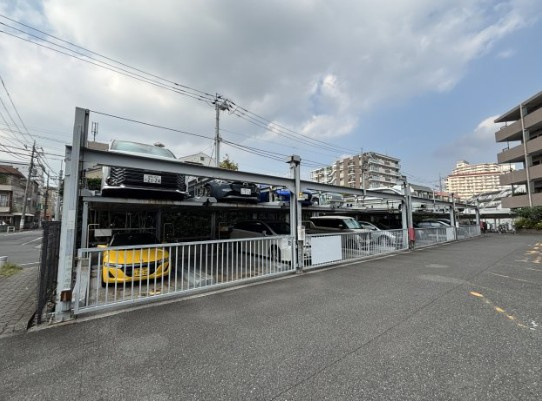 KENEDIX北赤羽 の駐車場