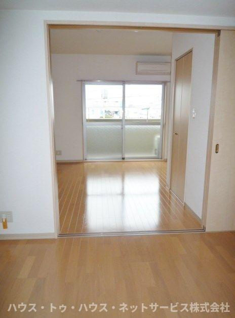 コンフォールグロウの居間・リビング