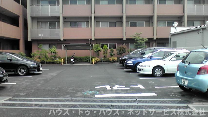 コンフォールグロウの駐車場