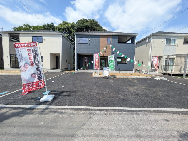 かすみがうら市下稲吉　第15　新築戸建て　５号棟の前面道路含む現地写真|写真だけでは伝わらない快適さを、ぜひ現地で体感しませんか？
即日見学可能です！平日のご案内も可能です♪
お気軽にお問合せまたはお電話ください！
0297-86-8370まで【リアライズ不動産】