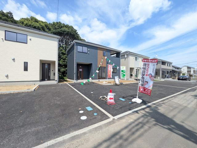 かすみがうら市下稲吉　第15　新築戸建て　５号棟の前面道路含む現地写真