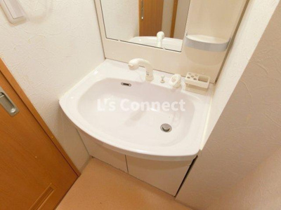 【洗面所】 | くれが泉中央 | 朝の支度もスムーズな独立洗面台。