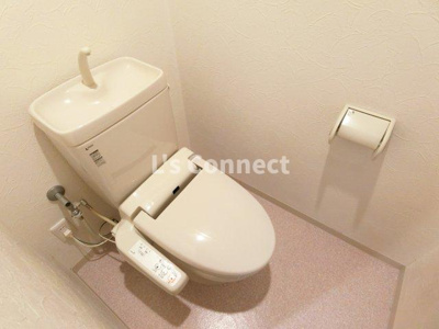 【トイレ】 | くれが泉中央 | 温水洗浄便座付きのトイレ。